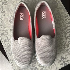 Sketchers Go walk Goga Max